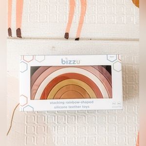 Bizzu silicone rainbow stacker